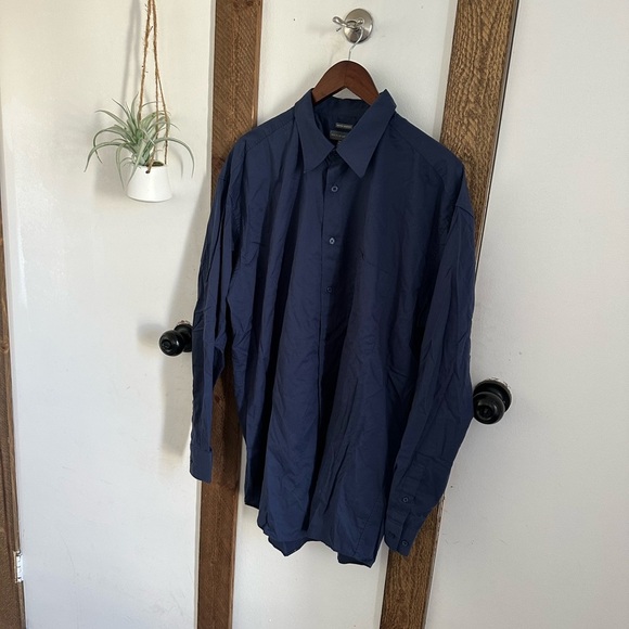 Nexus Apparel Men’s Button Up Dress Shirt Size XL Wrinkle Resistant
VGUC - Picture 6 of 9